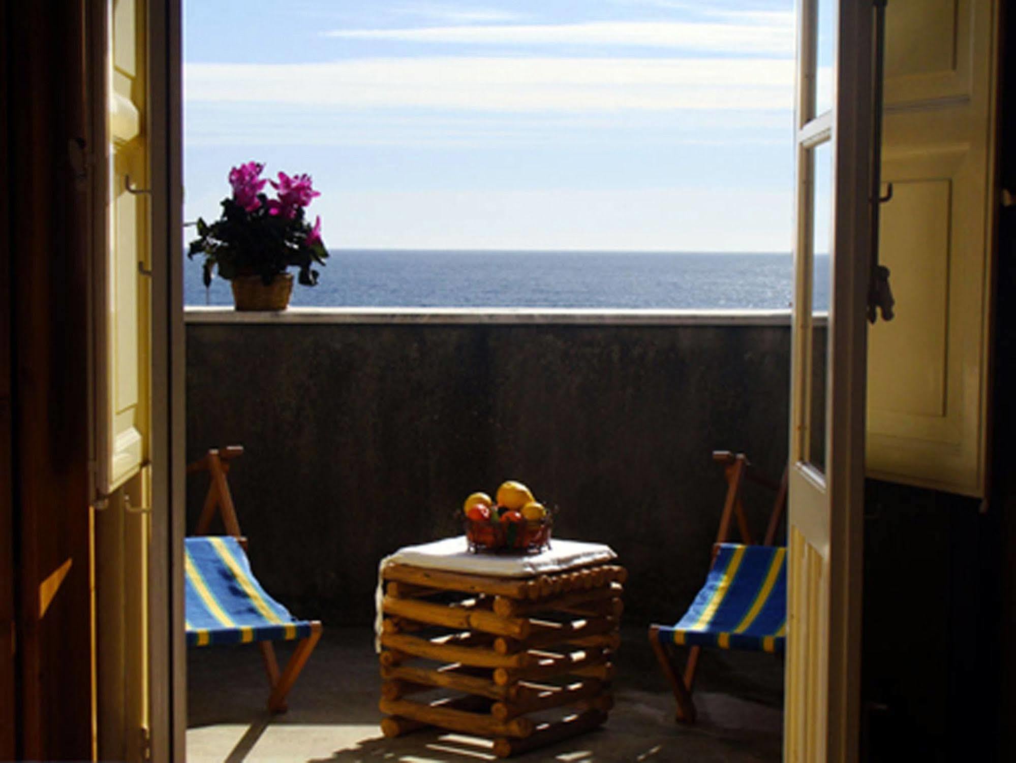 Il Fico Bed And Breakfast Santa Teresa Di Riva Extérieur photo