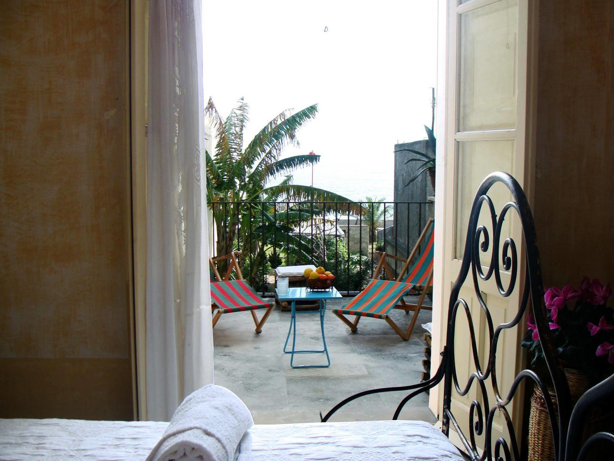 Il Fico Bed And Breakfast Santa Teresa Di Riva Extérieur photo